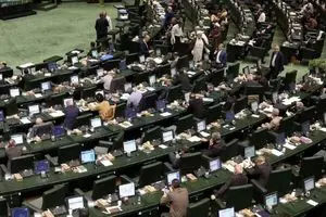 وزیر علوم به سوالات نمایندگان پاسخ میدهد