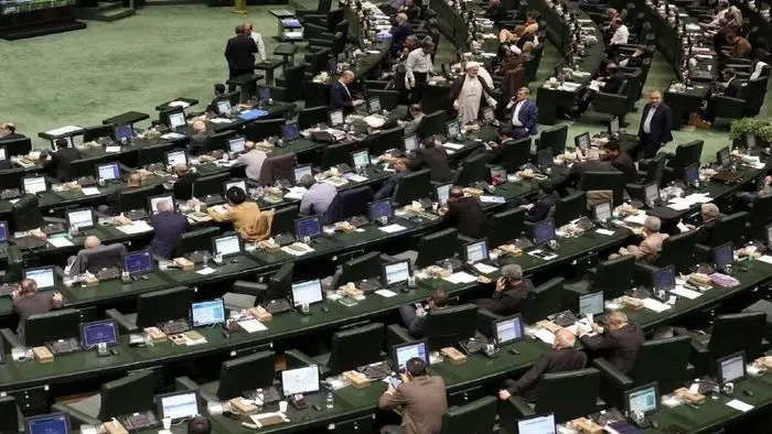 اختلاف بر سر مصوبه سه‌نرخی بنزین