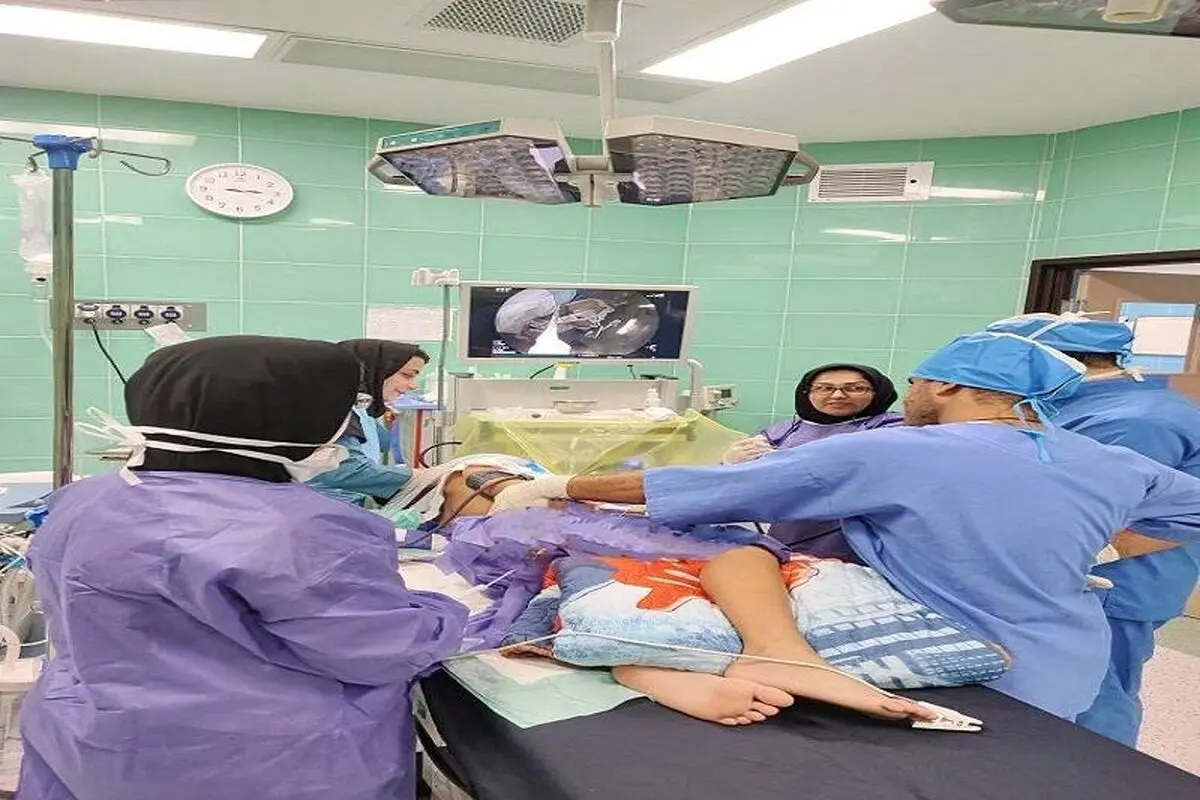 خارج کردن سوزن از روده کودک ۱۰ ساله رشتی