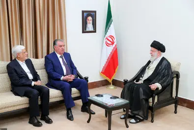  حضور عارف، معاون اول رئیس‌جمهور در کنار امام‌علی رحمان، رئیس‌جمهور تاجیکستان در دیدار با رهبری