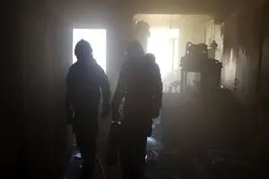 انفجار و آتش‌سوزی در میوه‌فروشی خیابان پیروزی؛ دو مصدوم و خسارت به خودروهای پارک‌شده

