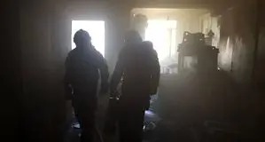 انفجار و آتش‌سوزی در میوه‌فروشی خیابان پیروزی؛ دو مصدوم و خسارت به خودروهای پارک‌شده

