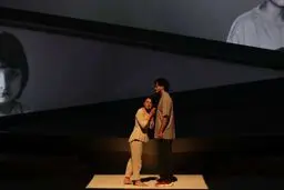 گروه نمایش توضیح داد: عکس از یک زاویه خاص گرفته شده است