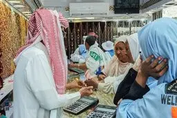 زائران اربعین ارز را از مراکز رسمی تهیه کنند

