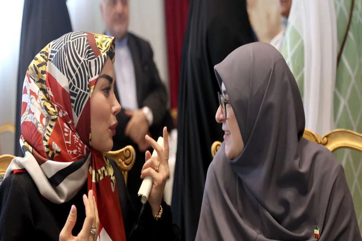 عکس‌هایی که ایرنا از فاطمه مهاجرانی، دختر مسعود پزشکیان و همسر عباس عراقچی منتشر کرد