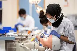 پذیرش حدود ۳۰۰ دانشجوی دندانپزشکی در کنکور