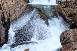 خروش آبشار کوهرنگ به‌سمت سد زاینده‌رود