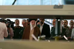 بازدید رهبر انقلاب از نمایشگاه دستاوردهای نیروی هوافضای سپاه 
