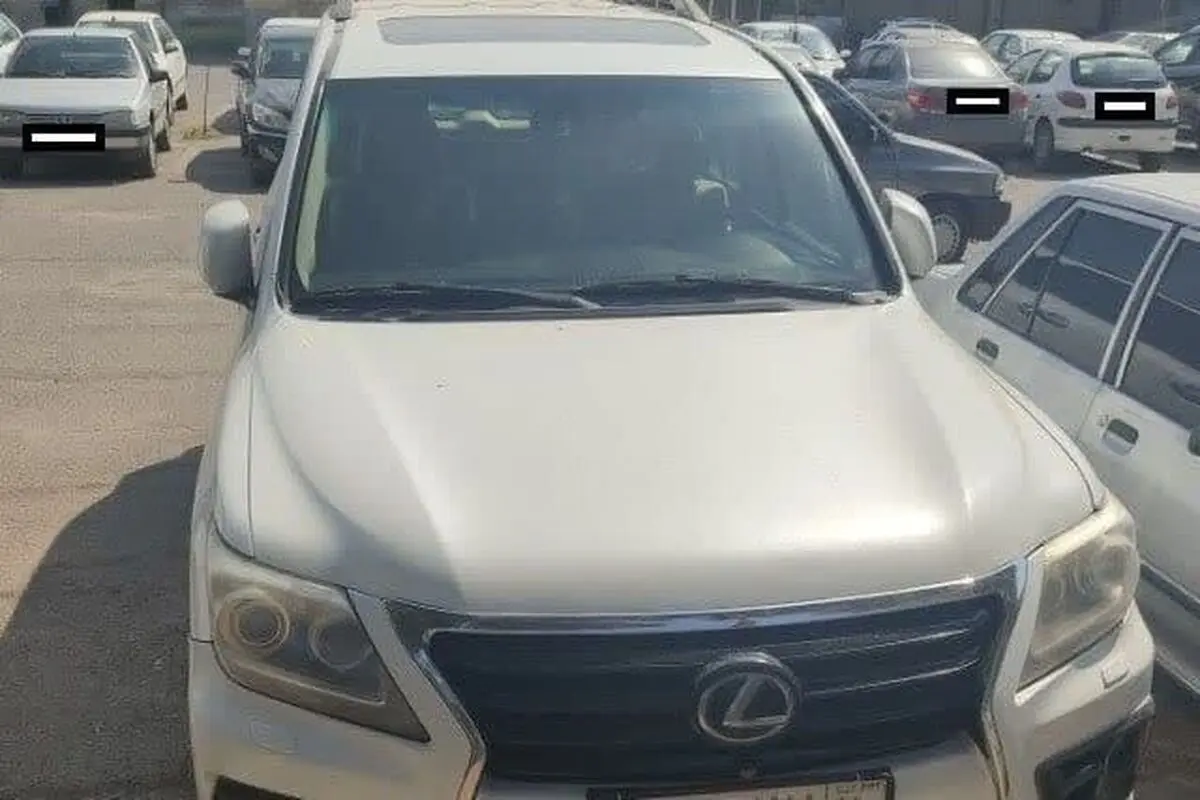 لکسوس ۲۵۰میلیاردی قاچاق راهی پارکینگ شد

