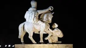 اشکالات مجسمه شاپور ساسانی به روایت یک مجسمه‌ساز؛ نه کیفیت دارد و نه خلاقیت