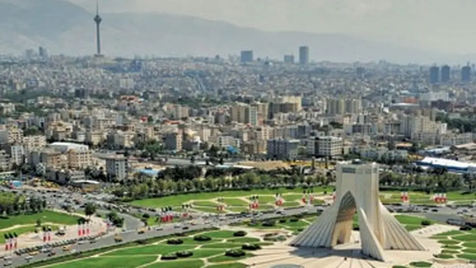 تهران در تحمیل فضاهای شهری دو نیمه شده؛ جنوب پایتخت در سوگ، شمال در سبزی