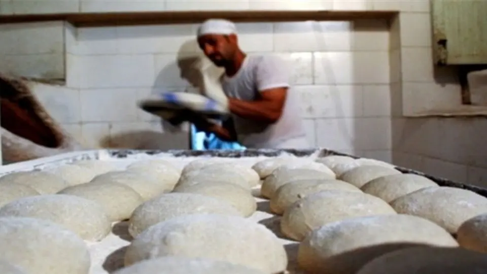 کاهش سهمیه آرد یک چهارم نانوایی‌ها در کشور