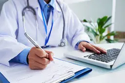 پزشکی که کمونیستها را معاینه نمی‌کند 