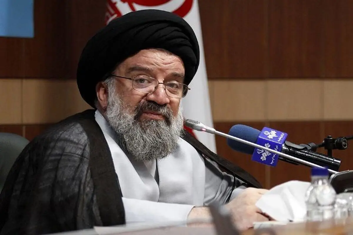 خطیب جمعه تهران: وزارت خارجه از ترامپ شکایت کند