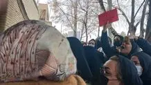 تجمع گروهی از والدین دانش‌آموزان در قم
