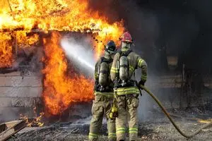 جزییات حریق گسترده در انبار مواد نفتی روغنی در شهرری