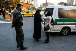 گشت ارشاد با «بی‌حجاب» برخورد می‌کند یا با «بی‌حجابی»؟