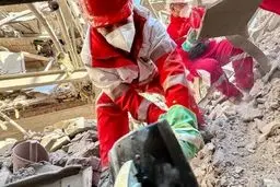 ماجرای غم‌انگیز بیرون کشیدن پیکر بی‌جان نوزاد ۲ ماهه از زیر آوار حملات موشکی به روایت یک امدادگر