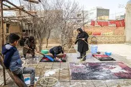 هشدار یک روزنامه نسبت به خطرات مراجعه به قالیشویی‌ها و کارگران خدماتی گمنام برای خانه‌‌تکانی عید / مراقب باشید شب عید نقره‌داغ نشوید