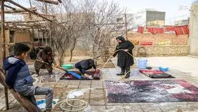 هشدار یک روزنامه نسبت به خطرات مراجعه به قالیشویی‌ها و کارگران خدماتی گمنام برای خانه‌‌تکانی عید / مراقب باشید شب عید نقره‌داغ نشوید