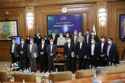 فریادها، نجواها و حاشیه‌ها