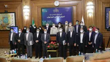فریادها، نجواها و حاشیه‌ها