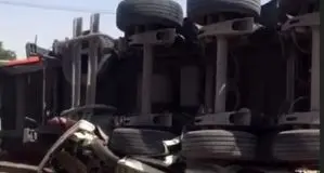 تصادف مرگ‌بار تریلی و پیکان‌وانت در محور دانسفهان