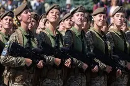 زنان ارتش اوکراین کفش مناسب جنگ ندارند! /عکس


