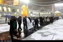 ساخت آدم‌برفی در حرم امام رضا + عکس