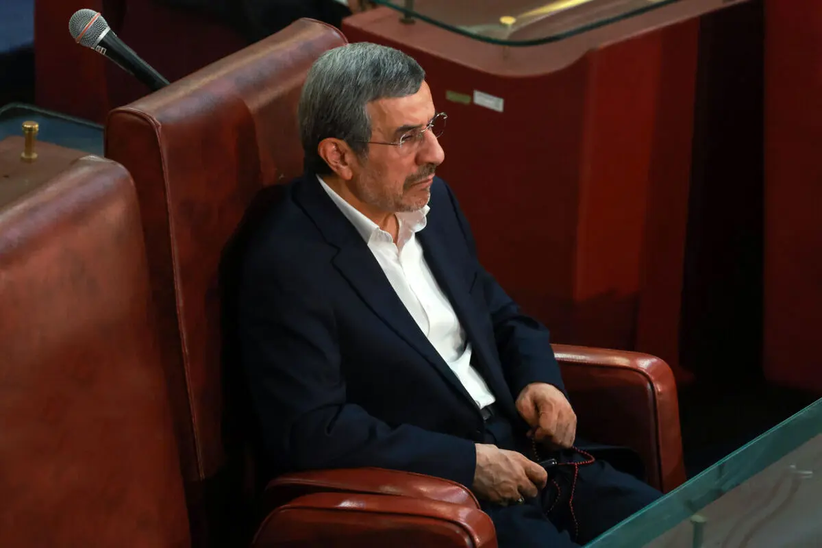 احمدی‌نژاد «علی لاریجانی» را ردصلاحیت کرد
