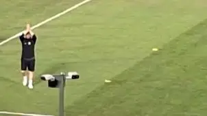 تشویق یکسره وریا غفوری پیش از بازی استقلال و الوصل+ ویدئو