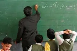 زجر معلمان از فقر نیست از فرق است
