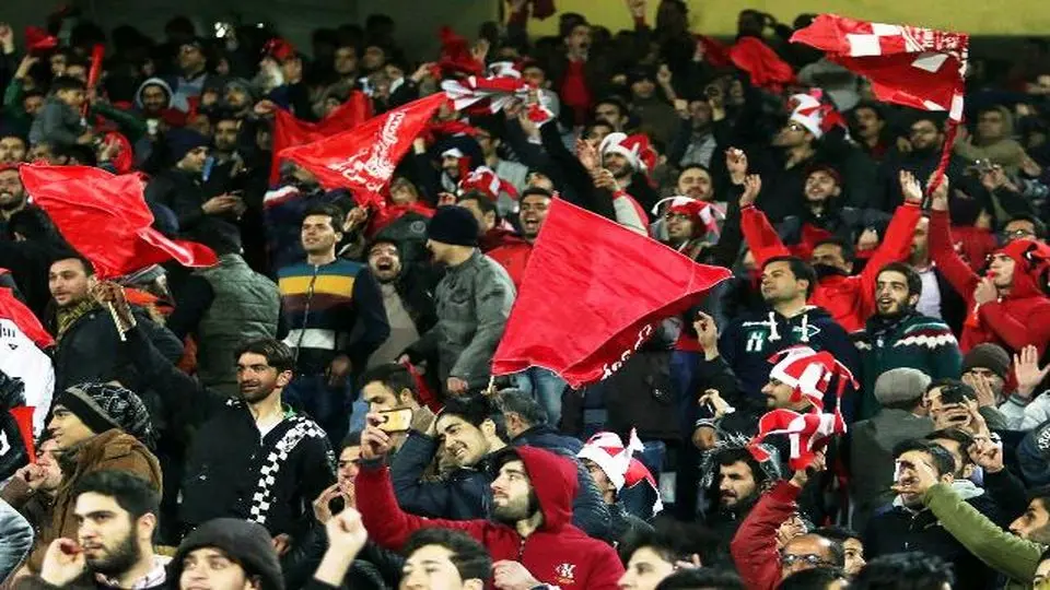 سکوهای پرسپولیسی فولادشهر یک‌صدا علیه درویش