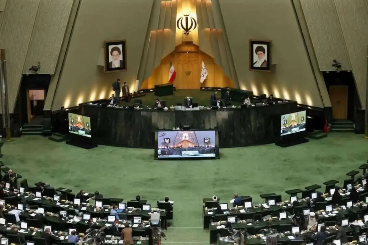 تلاش بهارستان برای جهانی‌سازی تعطیلات آخر هفته