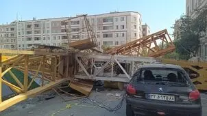 سقوط جرثقیل در محدوده خیابان آیت الله کاشانی/ 3 نفر مصدوم شدند 