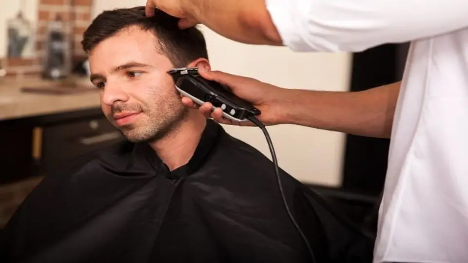 یافتن یک آموزشگاه آرایشگری معتبر با مدرک فنی حرفه ای