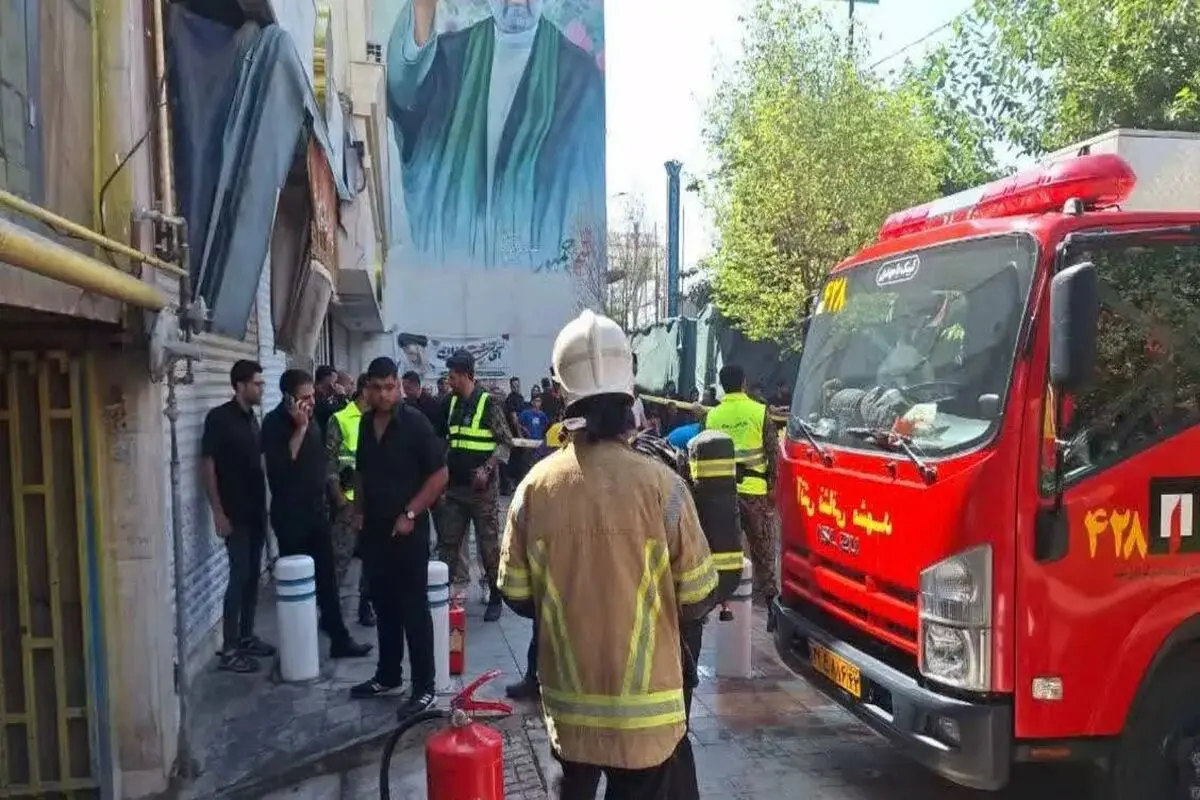 آتش‌سوزی یک مجتمع اقامتی تجاری در مشهد/ ۲۰۰ نفر نجات داده شدند