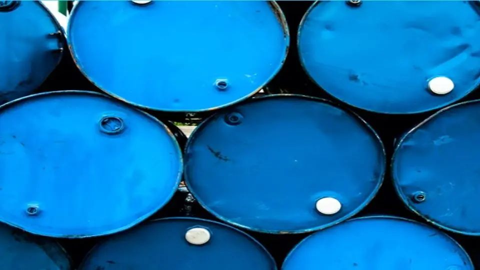 Oil prices tumble as economies show signs of strain