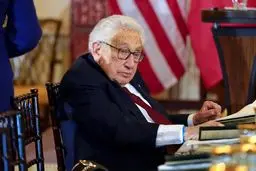 آمریکا و چین در لبه پرتگاه جنگ جهانی سوم قرار دارند

