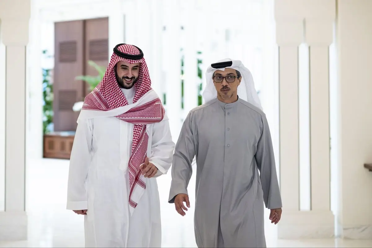 مشاور رئیس امارات: سفر وزیر دفاع عربستان به ابوظبی عمق روابط دو کشور را تایید می‌کند/ امنیت و سرنوشت امارات و عربستان مشترک است