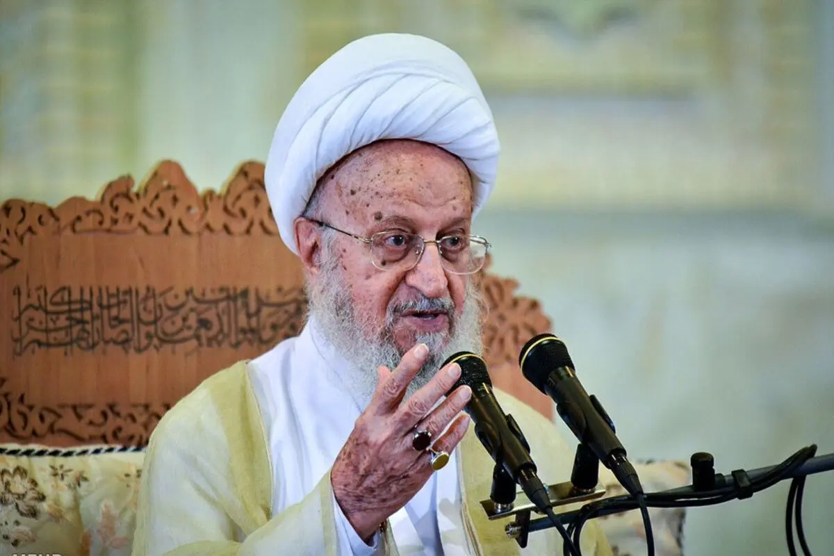 آیت الله مکارم شیرازی: مسئولان آنگونه که باید و شاید نتوانسته و یا نخواسته اند که مشکلات اقتصادی را برطرف کنند

