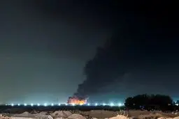 آتش‌سوزی گسترده در مقر ۲ شرکت آمریکایی در بصره

