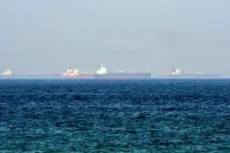 ادعای شرکت انگلیسی درباره تغییر مسیر یک نفت‌کش به سمت آب‌های ایران 