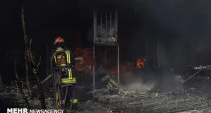 حریق خودروها در کیانمهر کرج؛ ۶۵ نفر نجات یافتند

