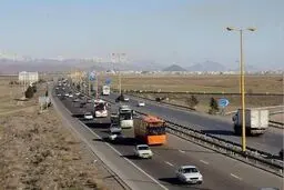 وضعیت جاده‌ها و راه‌ها/ بارش باران و مه گرفتگی در جاده‌های چالوس، هراز و فیروزکوه 
