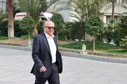  الرئیس الایرانی یعفی مساعده للشؤون البرلمانیة من مهامه