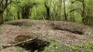 کشف یک شی‌ء سفالی تاریخی در حین یک عملیات تدفین در رودسر