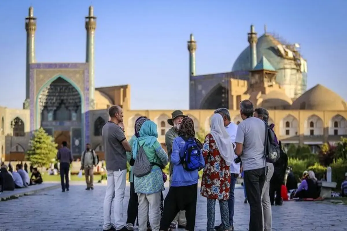 نشانه‌های ورود گردشگران خارجی به ایران دیده می شود