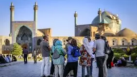 نشانه‌های ورود گردشگران خارجی به ایران دیده می شود