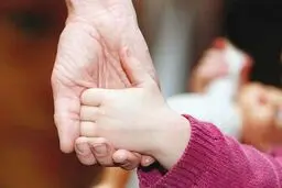 حکم یک متهم: خرید دارو برای کودکان بی سرپرست به جای حبس

